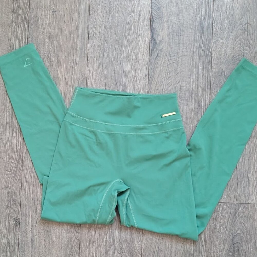 51💚 Gymshark x Whitney Simmons Collab scrunch Leggings 💚